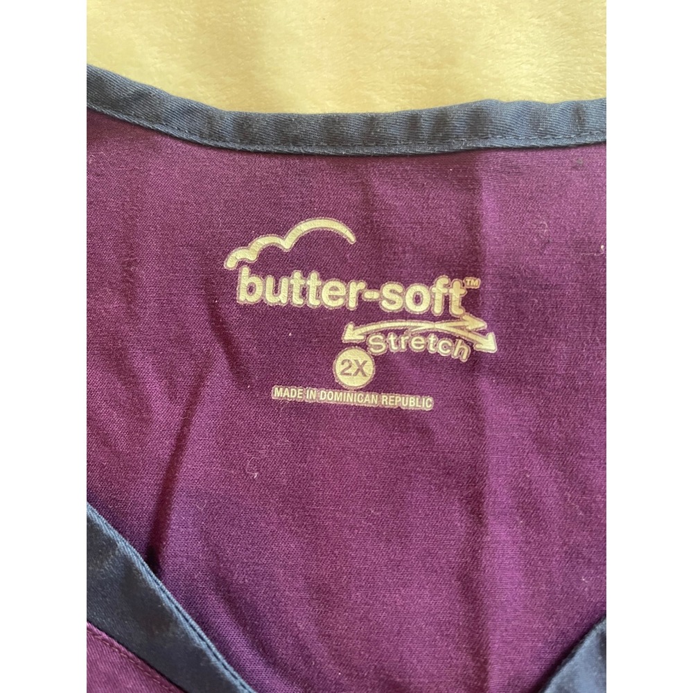 Butter-Soft Stretch Womens Scrub Top 2X Plum Purple Navy Trim V-Neck Pockets - Picture 2 of 10